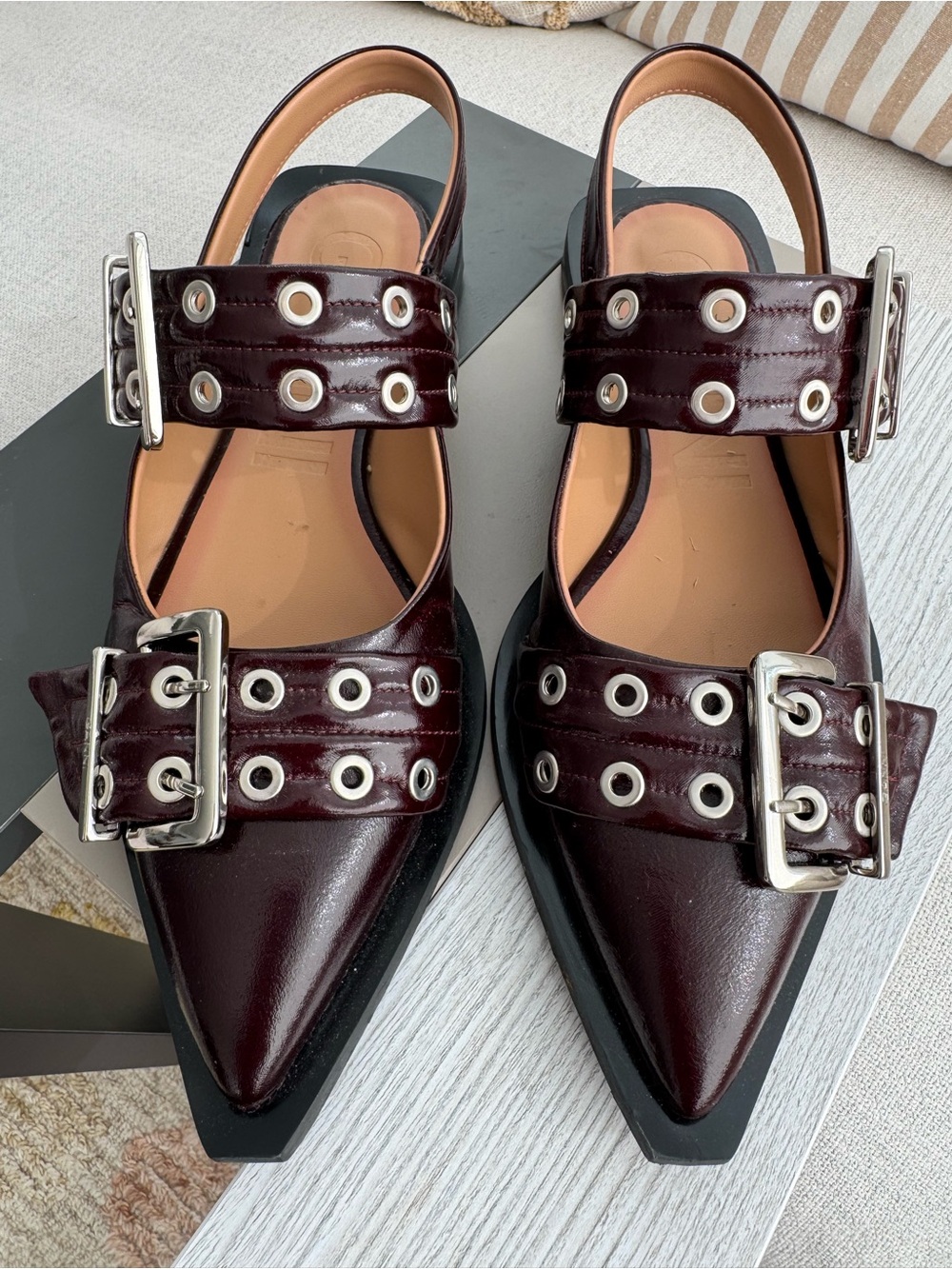 Ganni Feminine Buckle Ballerinas in Burgundy - size 40